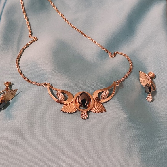 Jewelry set(necklace+ear clips) - Picture 3 of 3